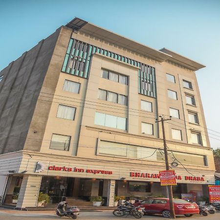 Bharawan Clarks Inn Express Amritsar Esterno foto