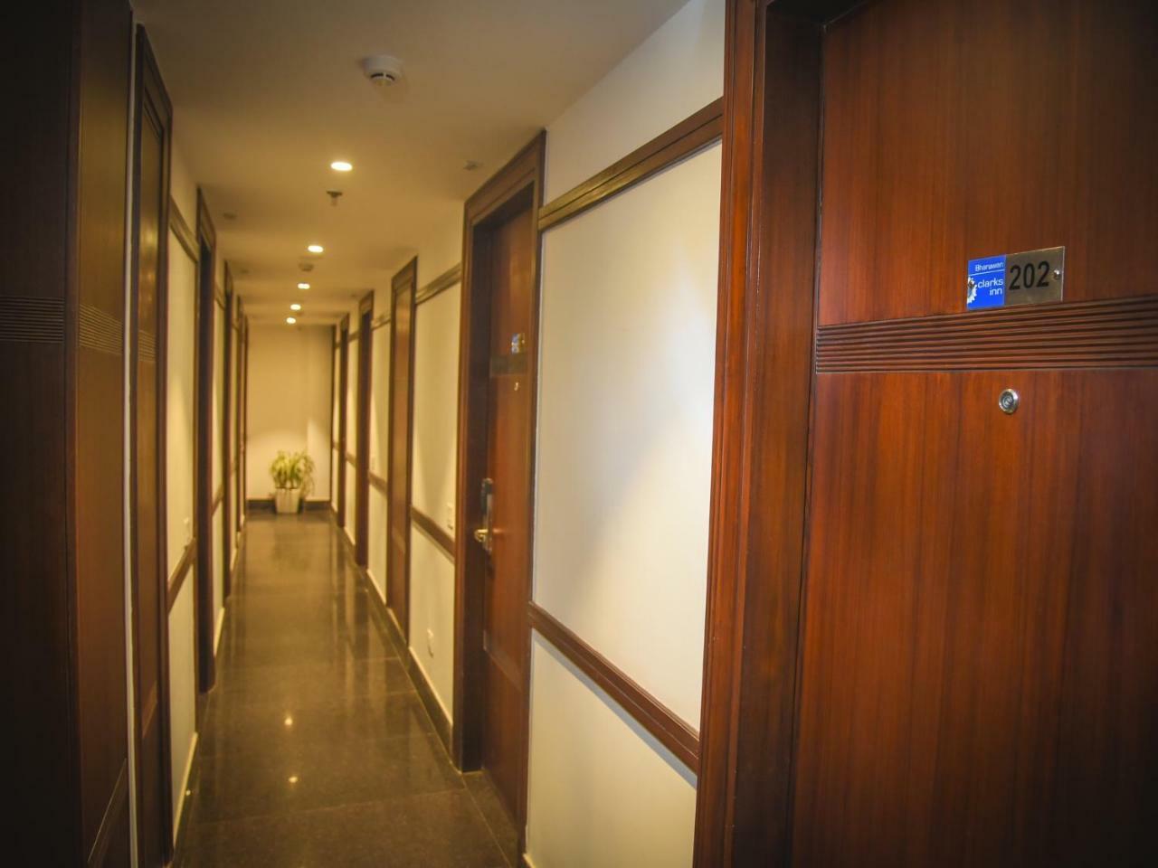 Bharawan Clarks Inn Express Amritsar Esterno foto