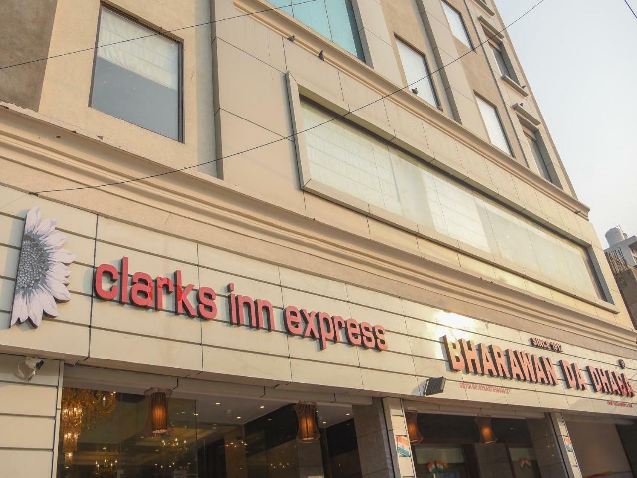 Bharawan Clarks Inn Express Amritsar Esterno foto