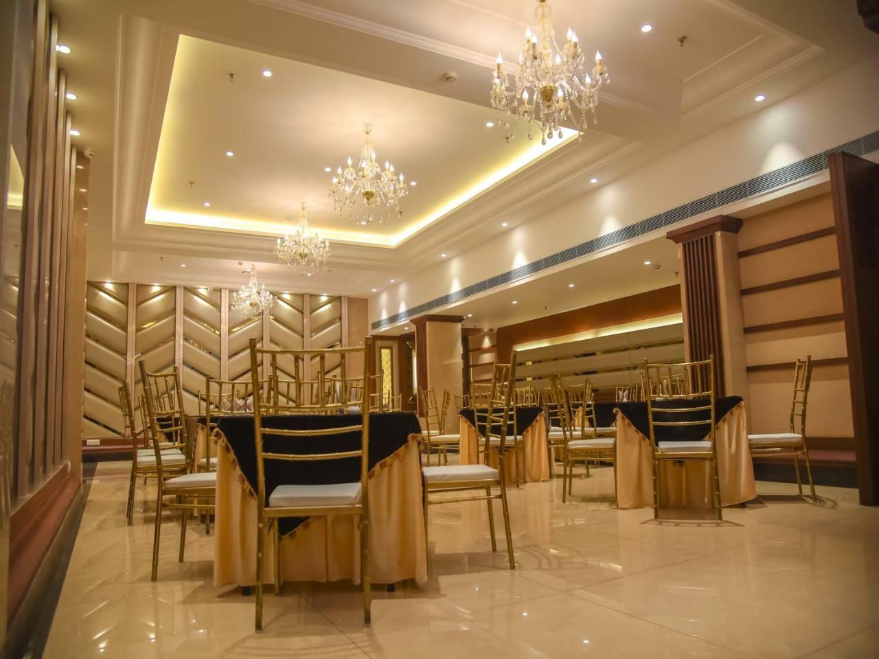 Bharawan Clarks Inn Express Amritsar Esterno foto