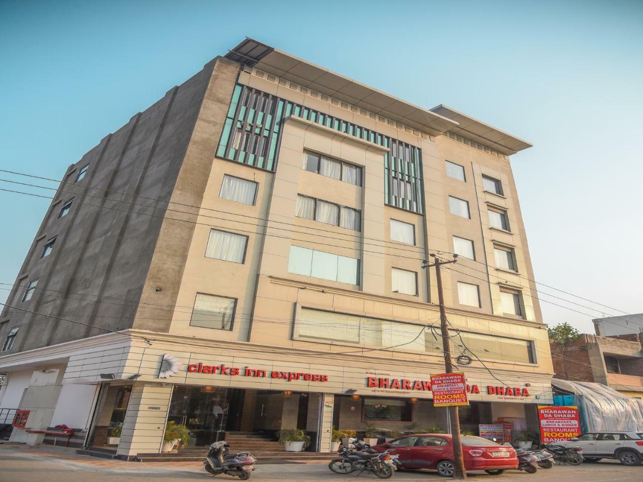 Bharawan Clarks Inn Express Amritsar Esterno foto