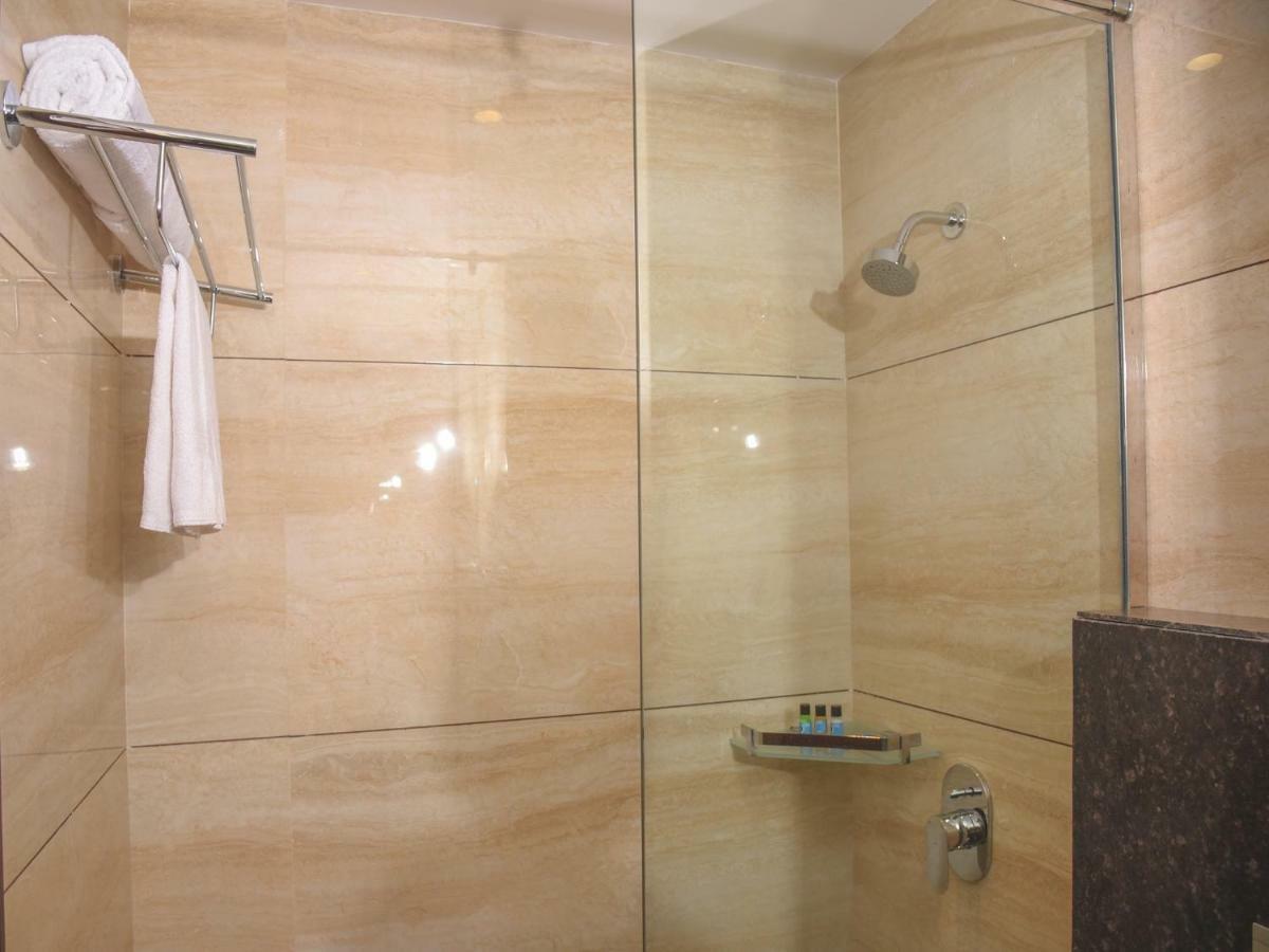 Bharawan Clarks Inn Express Amritsar Esterno foto