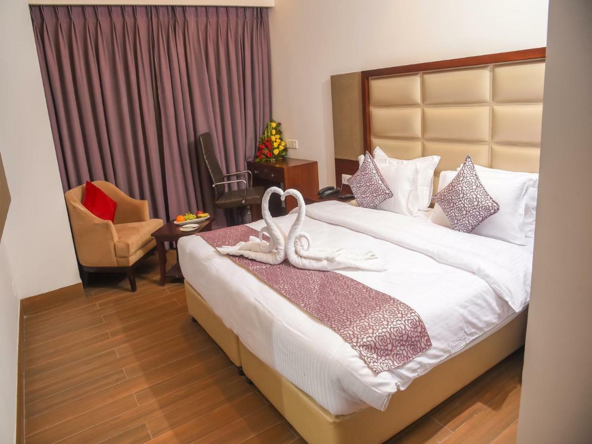 Bharawan Clarks Inn Express Amritsar Esterno foto